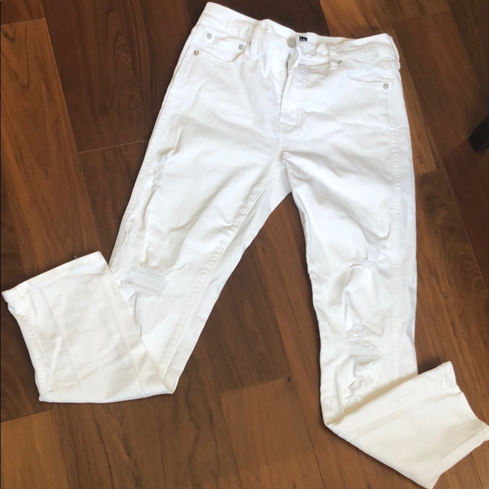 Like new! Gap white distressed jeans